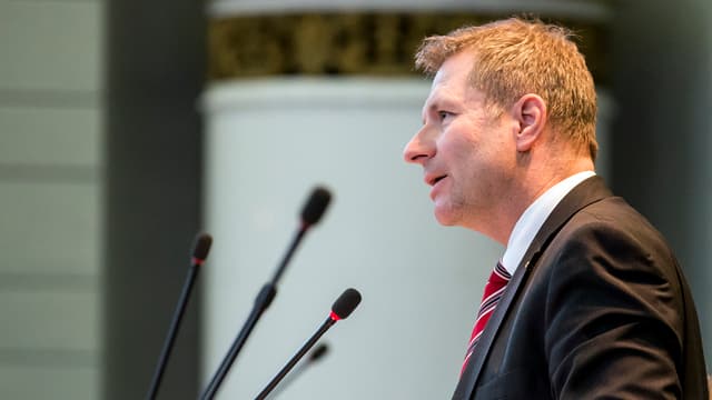 Marcel Schwermann im Parlament. Marcel Schwermann im Parlament.