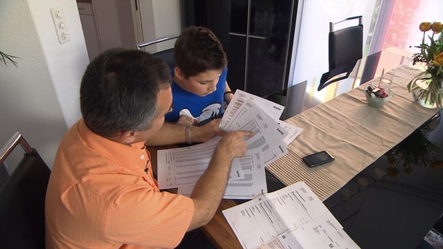 Bojan und sein Vater staunten über die hohe Handy-Rechnung 