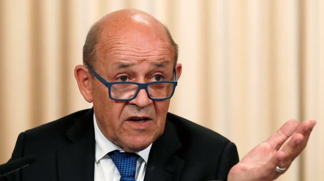 Frankreichs Aussenminister Jean-Yves Le Drian gestikuliert. Frankreichs Aussenminister Jean-Yves Le Drian gestikuliert.