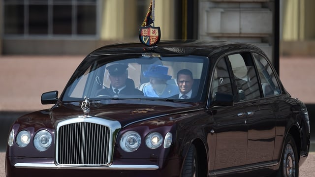 Queen im Auto. Queen im Auto.