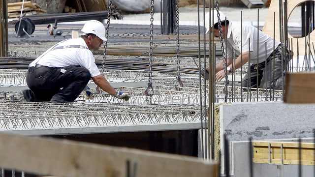 Zwei Männer auf Baustelle Zwei Männer auf Baustelle