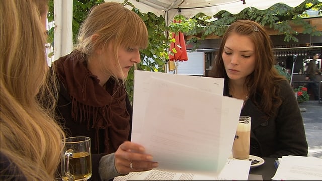 Drei Frauen am Tisch Drei Frauen am Tisch