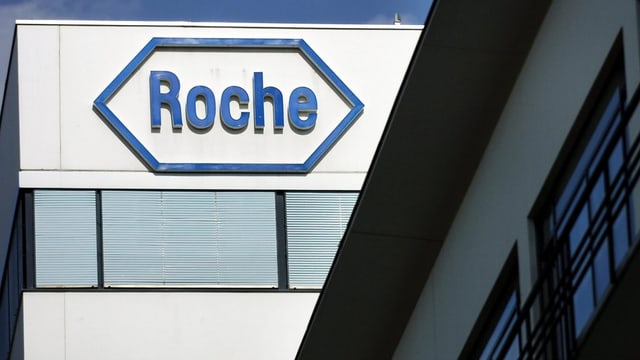 Roche-Logo am Hauptsitz in Basel Roche-Logo am Hauptsitz in Basel