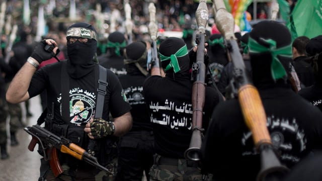Maskierte und bewaffnete Hamas-Kämpfer Maskierte und bewaffnete Hamas-Kämpfer