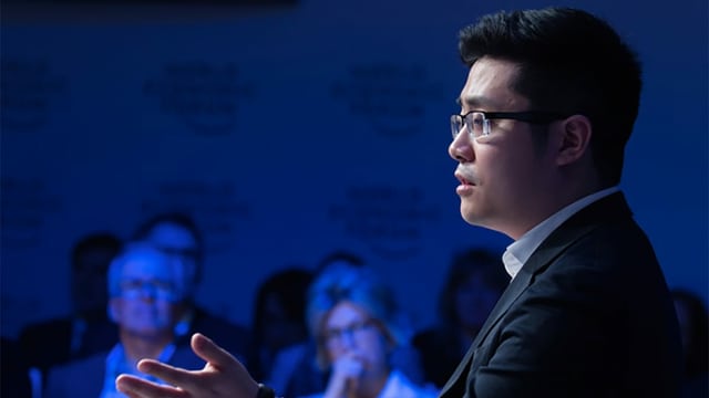 Tim Hwang währen einem Auftritt am WEF in Davos 2018. Tim Hwang währen einem Auftritt am WEF in Davos 2018.