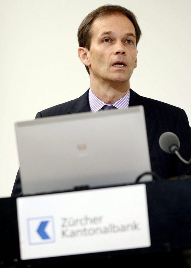 CEO der Zürcher Kantonalbank Martin Scholl am Rednerpult. CEO der Zürcher Kantonalbank Martin Scholl am Rednerpult.