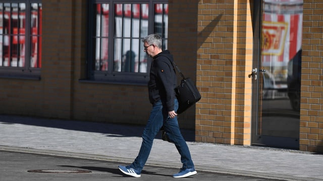 Der Union-Coach am 14. März auf dem Weg zum Klub-Frühstück bzw. zur Krisensitzung. Der Union-Coach am 14. März auf dem Weg zum Klub-Frühstück bzw. zur Krisensitzung.
