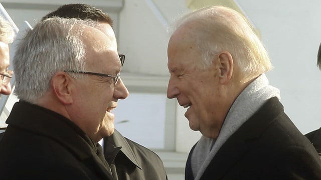 Der ehemalige Schweizer Wirtschaftsminister Johann Schneider-Ammann im Gespräch mit dem damaligen US-Vizepräsident Biden 2016 am WEF. Der ehemalige Schweizer Wirtschaftsminister Johann Schneider-Ammann im Gespräch mit dem damaligen US-Vizepräsident Biden 2016 am WEF.