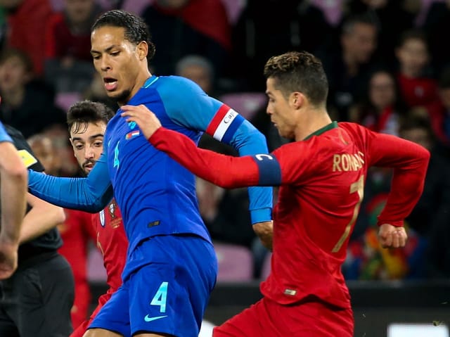 Virgil Van Dijk (links) im Zweikampf mit Cristiano Ronaldo bei einem Testspiel in Genf 2018. Virgil Van Dijk (links) im Zweikampf mit Cristiano Ronaldo bei einem Testspiel in Genf 2018.