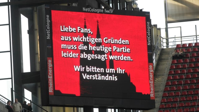 Anzeigetafel in Fussball-Stadion. Anzeigetafel in Fussball-Stadion.