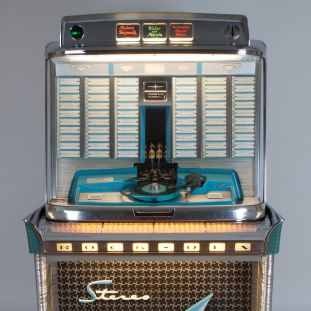 Jukebox mit Plattenspieler Jukebox mit Plattenspieler