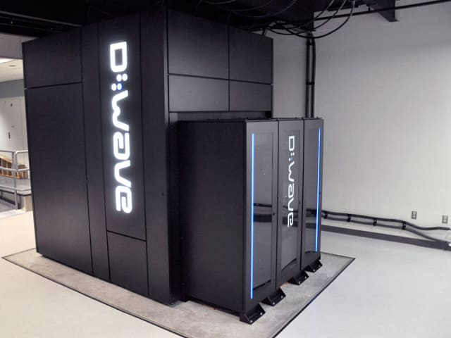 Ein D-Wave Two Computer steht in den kargen Räumlichkeiten der NASA. Ein D-Wave Two Computer steht in den kargen Räumlichkeiten der NASA.