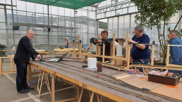 Gartenbahn im Aufbau Gartenbahn im Aufbau