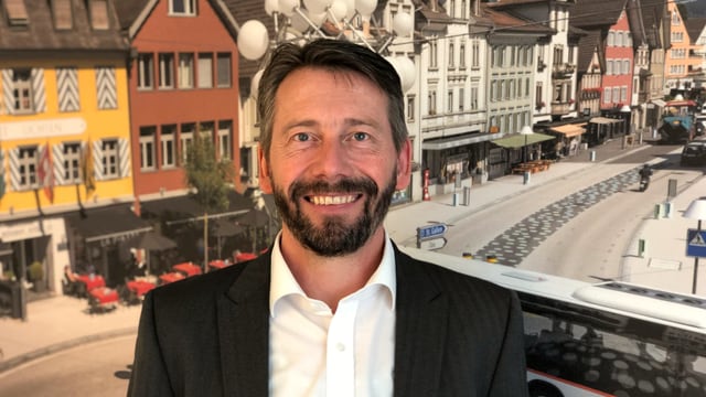 Bruno Huber in seinem Büro von Regiobus in Gossau. Bruno Huber in seinem Büro von Regiobus in Gossau.