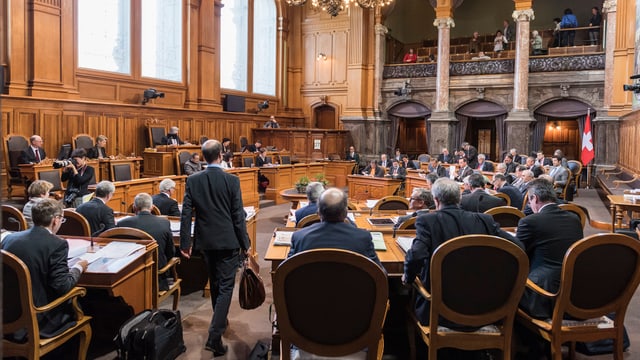 Las rentas supplementaras èn tema en il cussegl dals chantuns, ch'ins vesa sin la fotografia. Las rentas supplementaras èn tema en il cussegl dals chantuns, ch'ins vesa sin la fotografia.