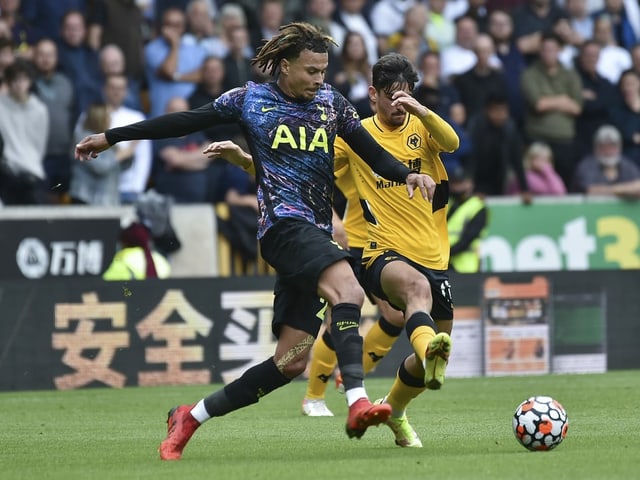 Dele Alli im Zweikampf. Dele Alli im Zweikampf.