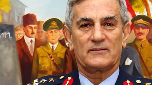 Der frühere Kommandant der Luftwaffe, Akin Öztürk. Der frühere Kommandant der Luftwaffe, Akin Öztürk.