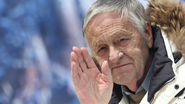 FIS-Präsident Gian-Franco Kasper winkt FIS-Präsident Gian-Franco Kasper winkt