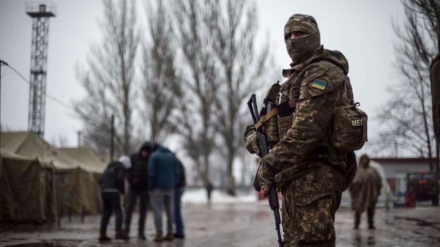 Militärangehöriger auf Strasse. Militärangehöriger auf Strasse.