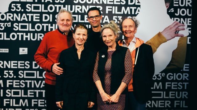 Regisseur und Cast von «Di chli Häx» posieren in Solothurn für die Fotografen. Regisseur und Cast von «Di chli Häx» posieren in Solothurn für die Fotografen.