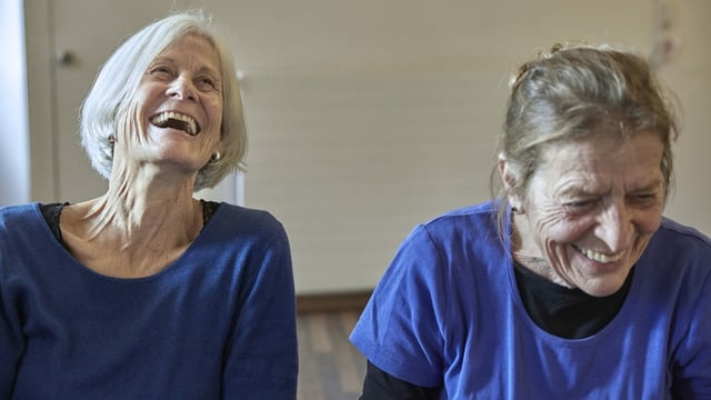 Seniorinnen einer Theatergruppe Seniorinnen einer Theatergruppe