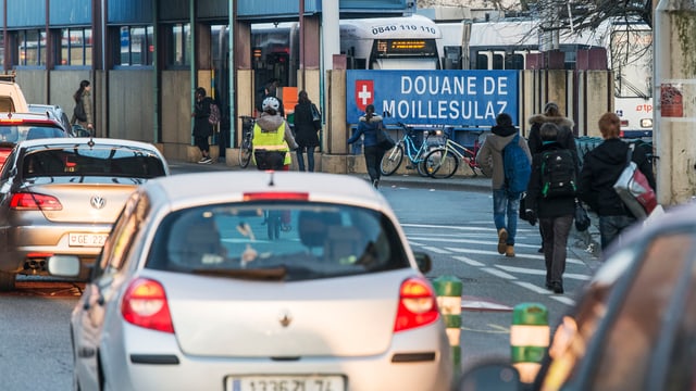 Zehntausende kommen täglich aus Frankreich Zehntausende kommen täglich aus Frankreich