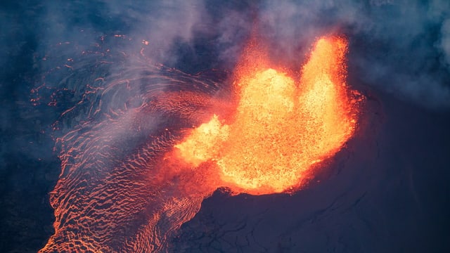 Magma wird ausgespuckt. Magma wird ausgespuckt.