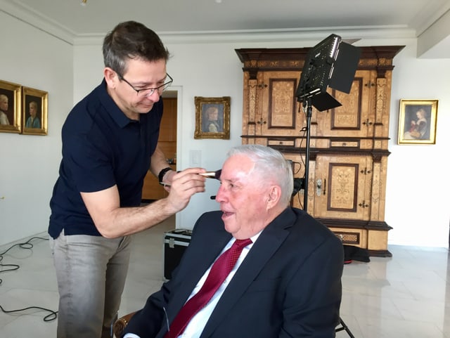 Christoph Blocher in der Maske. Christoph Blocher in der Maske.