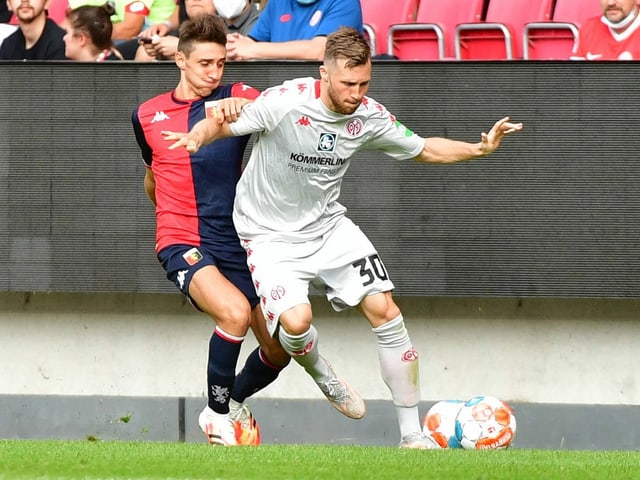 Silvan Widmer und ein Gegenspieler