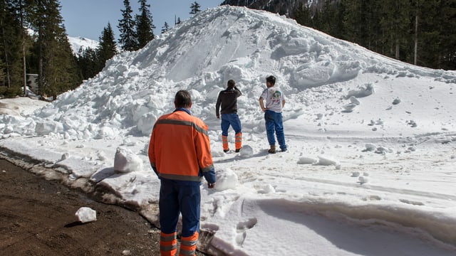Schneehaufen. Schneehaufen.