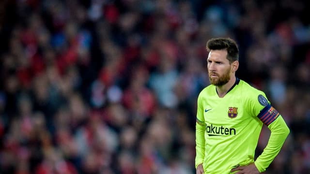 Messi auf Fussballfeld. Messi auf Fussballfeld.
