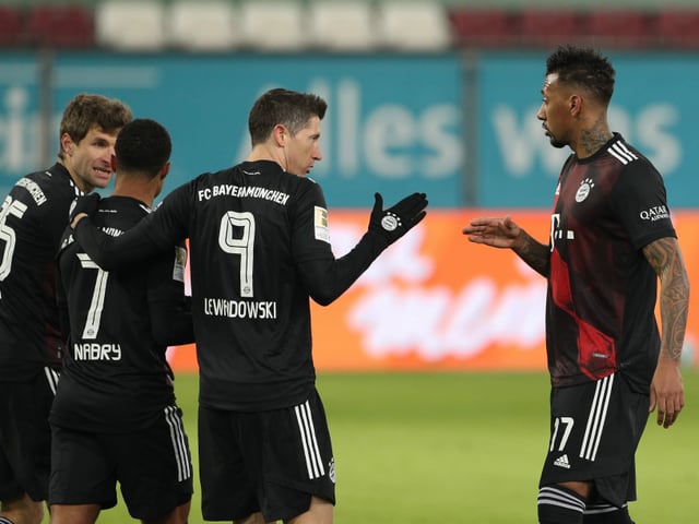 Die Bayern bejubeln den entscheidenden Treffer. Die Bayern bejubeln den entscheidenden Treffer.