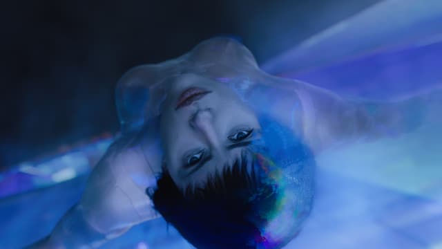 Scarlett Johansson im freien Fall. Scarlett Johansson im freien Fall.