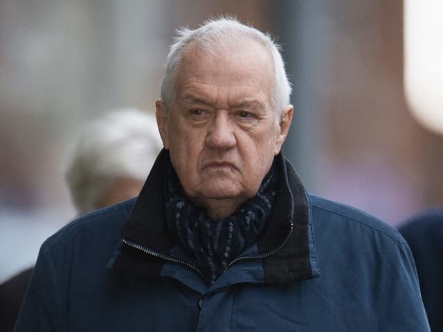 Der Polizei-Einsatzleiter, der fatalerweise zusätzliche Tore öffnen liess, konnte bisher einem Schuldspruch entgehen. Der Polizei-Einsatzleiter, der fatalerweise zusätzliche Tore öffnen liess, konnte bisher einem Schuldspruch entgehen.