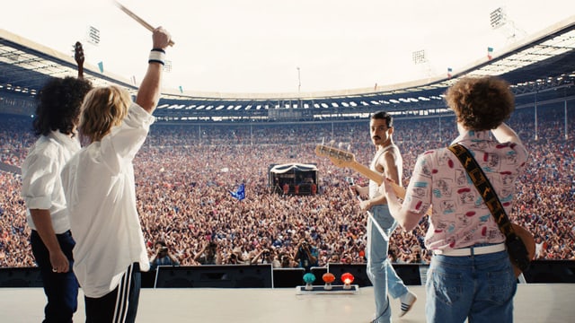 Band von hinten mit riesigem Stadium. Band von hinten mit riesigem Stadium.
