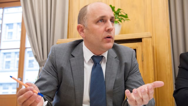 Claudio Schmid (SVP) ist seit 2003 im Zürcher Kantonsrat. Claudio Schmid (SVP) ist seit 2003 im Zürcher Kantonsrat.