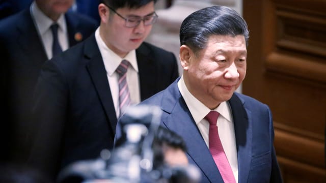 Xi Jinping in Burma. Xi Jinping in Burma.