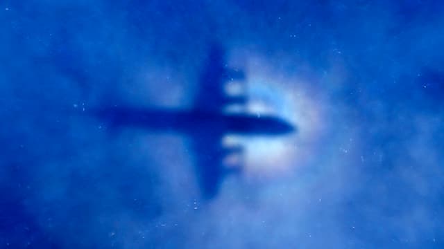 Der Schatten einer P3-Orion auf den Wolken Der Schatten einer P3-Orion auf den Wolken