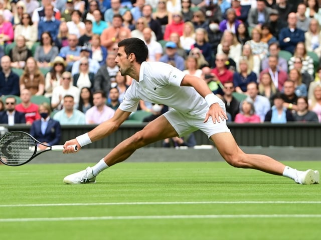 Round Up Wimbledon Manner Djokovic Barenstark Murray Zu Spater Stunde Siegreich Sport Srf