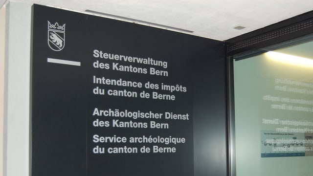 Eingang Steuerverwaltung in Bümpliz. Eingang Steuerverwaltung in Bümpliz.