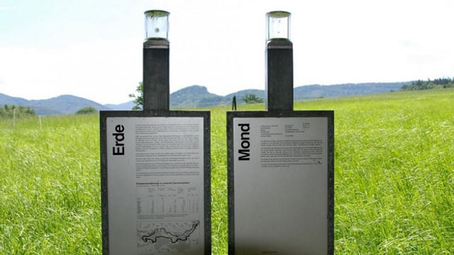 Informationstafeln am Planetenweg. Informationstafeln am Planetenweg.