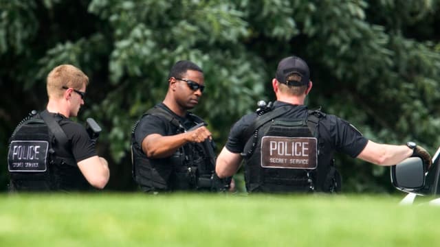Mitglieder des Secret Service auf Patrouille. Mitglieder des Secret Service auf Patrouille.