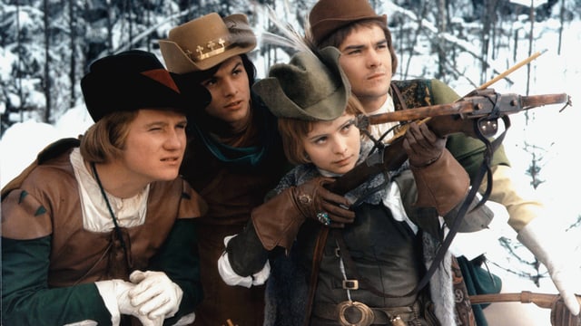 Pavel Trávnícek als der Prinz (2.v.l.), Libuse Safránková als Aschenbrödel (2.v.r.) Pavel Trávnícek als der Prinz (2.v.l.), Libuse Safránková als Aschenbrödel (2.v.r.)