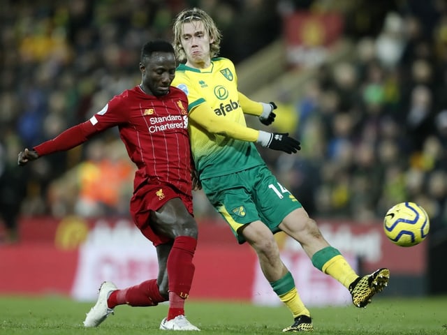 Keita in einem Zweikampf um den Ball