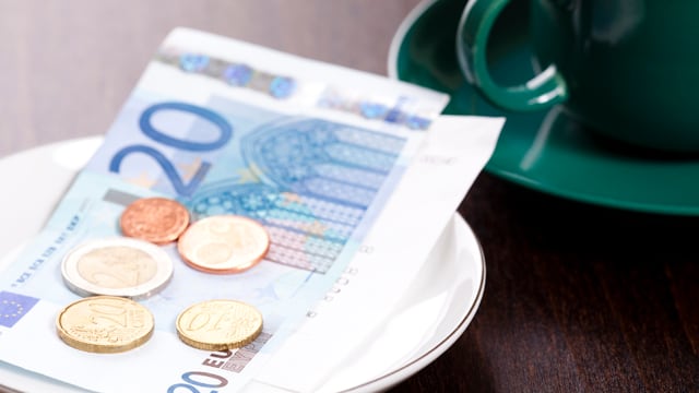 Geld - Wieviel Trinkgeld ist üblich? Drei Faustregeln helfen ...