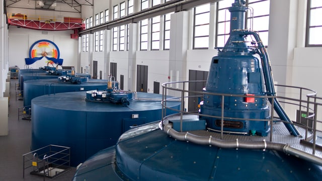 Kraftwerksturbine in einem Maschinenhaus. Kraftwerksturbine in einem Maschinenhaus.