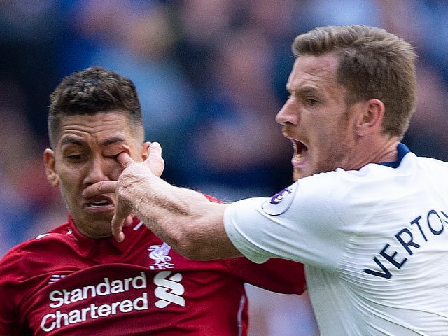 Der Finger von Tottenhams Jan Vertonghen bohrte sich in das Auge von Liverpool-Stürmer Firmino