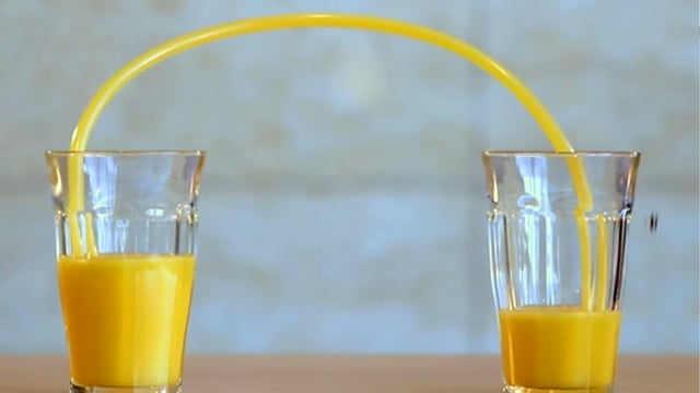 Video «Achtung! Experiment: Wenn Wasser aufwärts fliesst (33/52)» abspielen Video «Achtung! Experiment: Wenn Wasser aufwärts fliesst (33/52)» abspielen