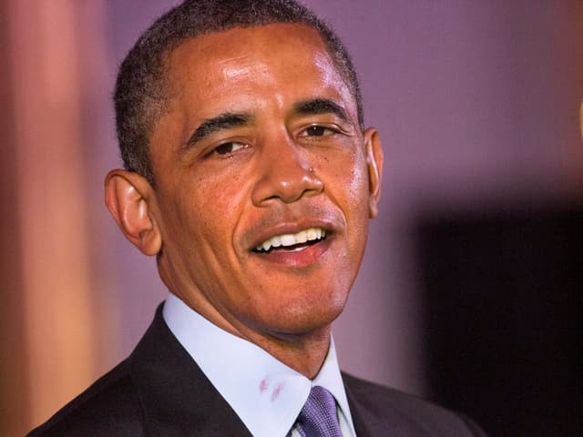 US-Präsident Barack Obama trägt einen Lippenstift-Abdruck am Hemd US-Präsident Barack Obama trägt einen Lippenstift-Abdruck am Hemd