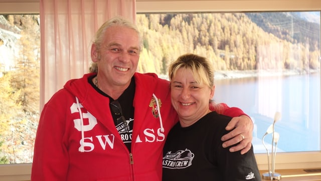 Ralph e Maria Hochstrasser bandunan l'ustaria a Marmorera, ch'els han manà ils davos dus onns e mez. Ralph e Maria Hochstrasser bandunan l'ustaria a Marmorera, ch'els han manà ils davos dus onns e mez.